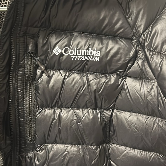 Columbia Arctic Crest Down Jacket - Picture 2 of 8